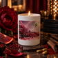 OMBRE ROUGE — Des fleurs rouges. Des bois sombres. Et entre les deux, quelque chose d’irrésistible.